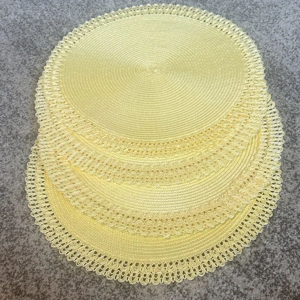 Homegoods Round Scalloped Placemats Set of (4)